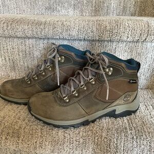 Ladies SZ 8 Timberland Boots